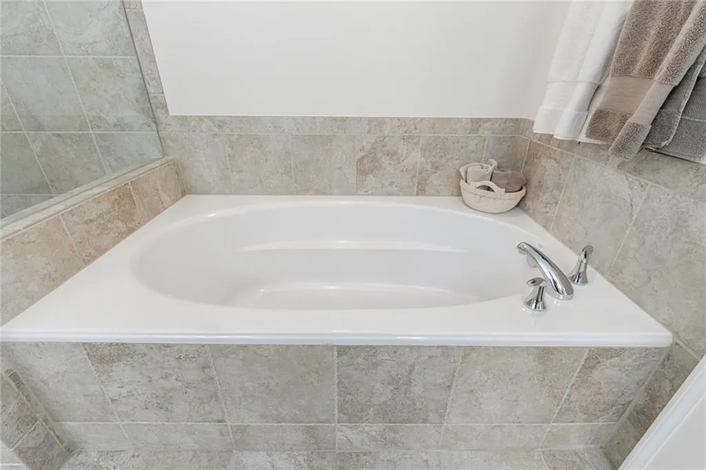 811 Creekgarden Court, Atlanta, Georgia 30339, 4 Bedrooms Bedrooms, ,4 BathroomsBathrooms,Residential,Sold,811 Creekgarden Court,7473553