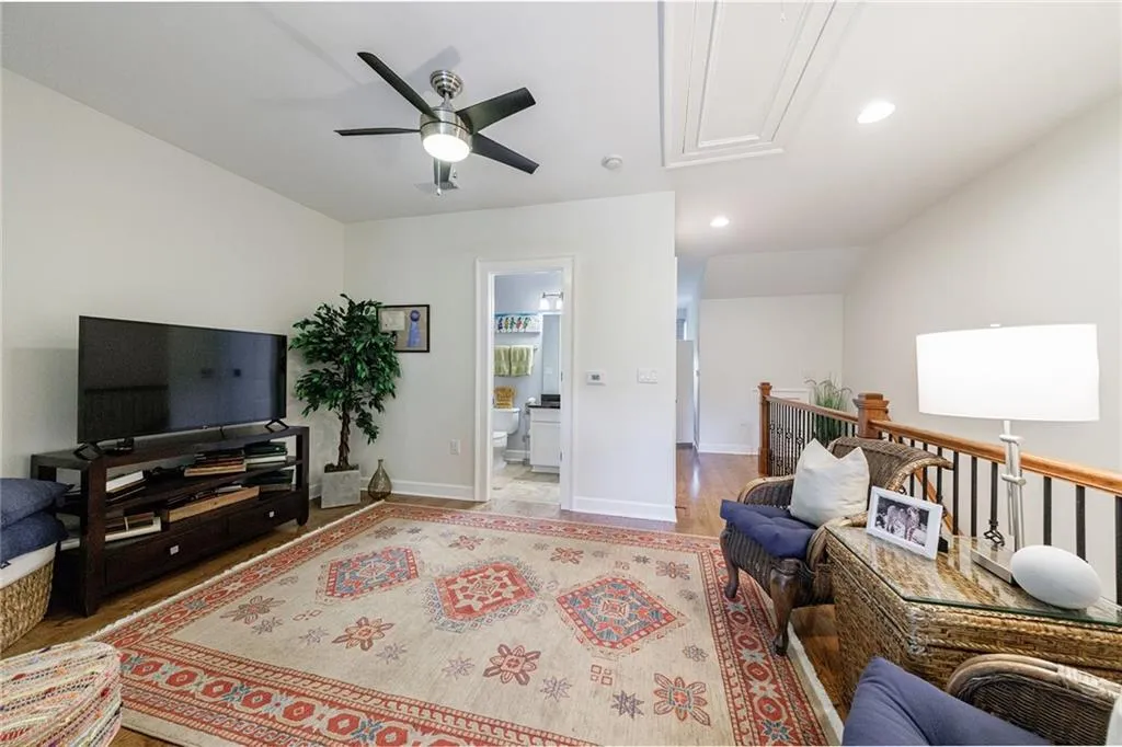 811 Creekgarden Court, Atlanta, Georgia 30339, 4 Bedrooms Bedrooms, ,4 BathroomsBathrooms,Residential,Sold,811 Creekgarden Court,7473553