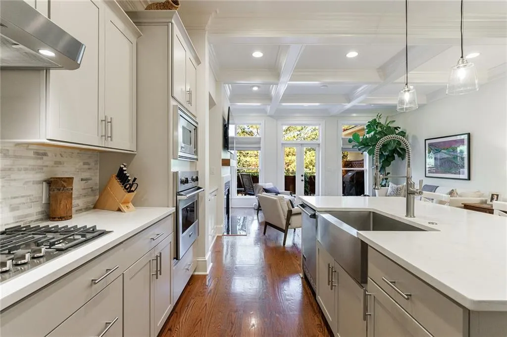 811 Creekgarden Court, Atlanta, Georgia 30339, 4 Bedrooms Bedrooms, ,4 BathroomsBathrooms,Residential,Sold,811 Creekgarden Court,7473553