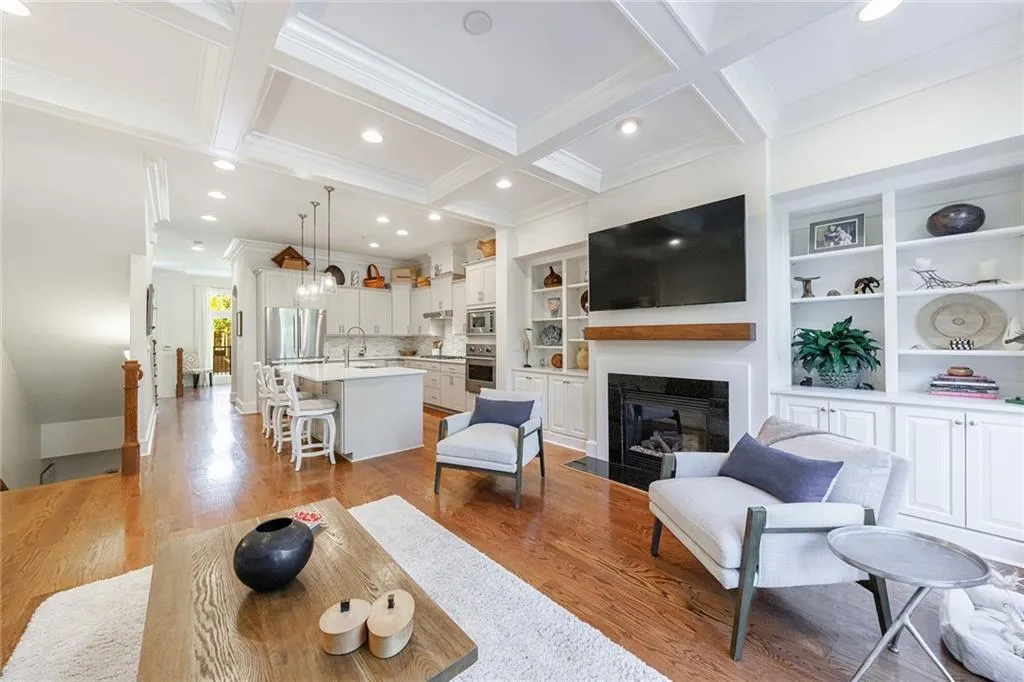 811 Creekgarden Court, Atlanta, Georgia 30339, 4 Bedrooms Bedrooms, ,4 BathroomsBathrooms,Residential,Sold,811 Creekgarden Court,7473553