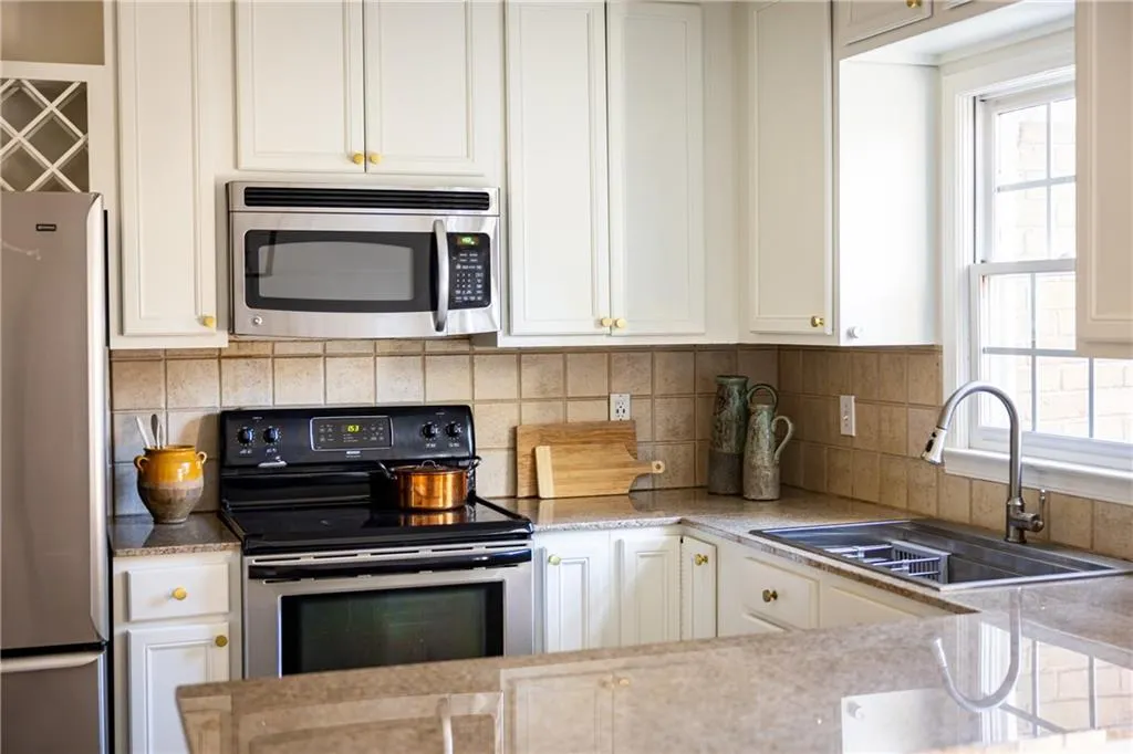 1101 Collier Road Nw Unit I3, Atlanta, Georgia 30318, 2 Bedrooms Bedrooms, 0 ,1 BathroomBathrooms,Residential,For Sale,1101 Collier Road Nw Unit I3,7690678