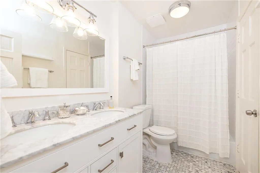 1101 Collier Road Nw Unit I3, Atlanta, Georgia 30318, 2 Bedrooms Bedrooms, 0 ,1 BathroomBathrooms,Residential,For Sale,1101 Collier Road Nw Unit I3,7690678