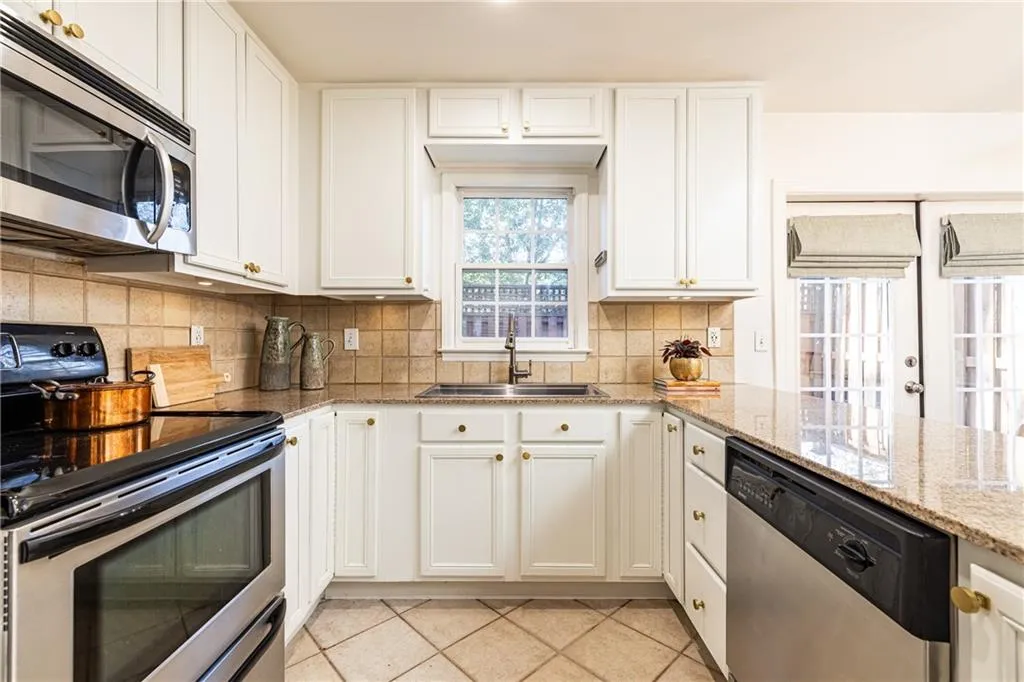 1101 Collier Road Nw Unit I3, Atlanta, Georgia 30318, 2 Bedrooms Bedrooms, 0 ,1 BathroomBathrooms,Residential,For Sale,1101 Collier Road Nw Unit I3,7690678