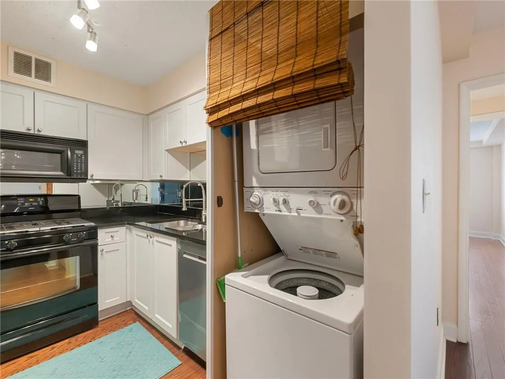 Updated Kitchen with loads of storage space - be sure to open the lower cabinets for the pull-out drawers!