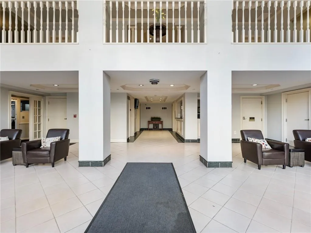 Buckhead! Mid-Century Modern ParkLane at Peachtree Condominium