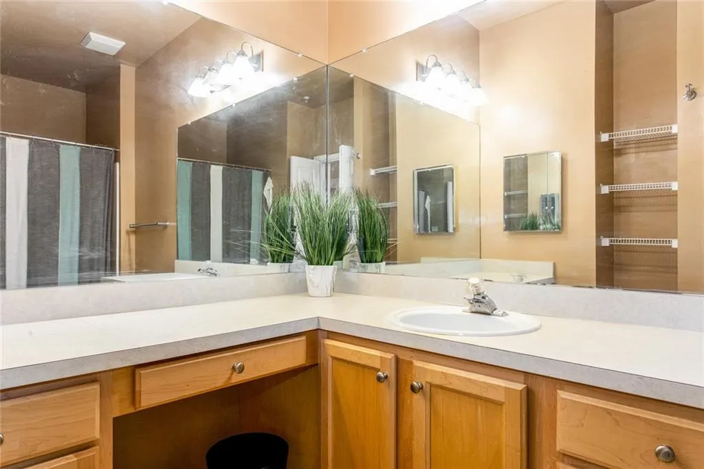 5641 Roswell Road Unit 305, Atlanta, Georgia 30342, 2 Bedrooms Bedrooms, ,2 BathroomsBathrooms,Residential,Sold,5641 Roswell Road Unit 305,6091806