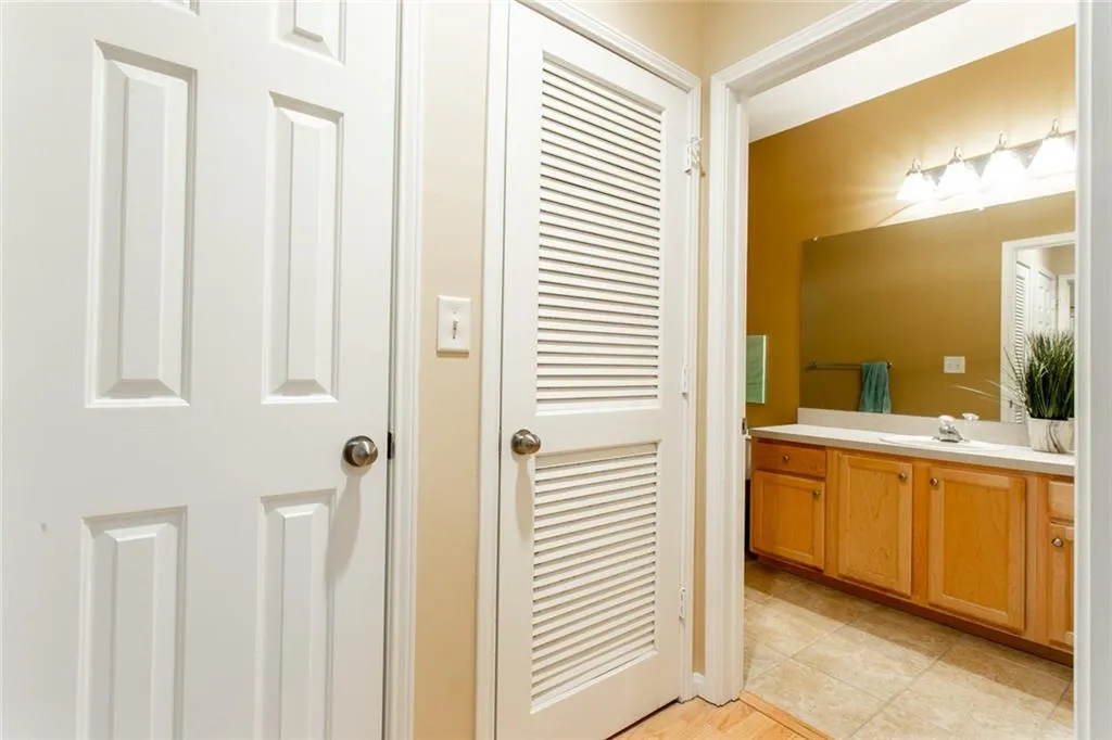 5641 Roswell Road Unit 305, Atlanta, Georgia 30342, 2 Bedrooms Bedrooms, ,2 BathroomsBathrooms,Residential,Sold,5641 Roswell Road Unit 305,6091806