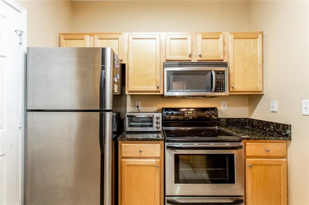5641 Roswell Road Unit 305, Atlanta, Georgia 30342, 2 Bedrooms Bedrooms, ,2 BathroomsBathrooms,Residential,Sold,5641 Roswell Road Unit 305,6091806
