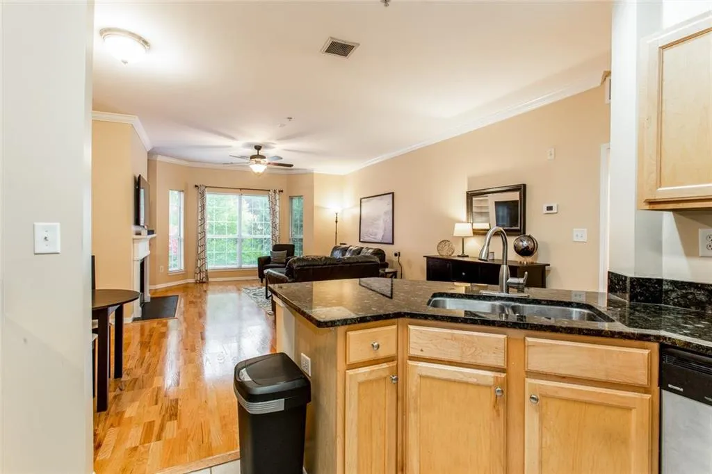 5641 Roswell Road Unit 305, Atlanta, Georgia 30342, 2 Bedrooms Bedrooms, ,2 BathroomsBathrooms,Residential,Sold,5641 Roswell Road Unit 305,6091806