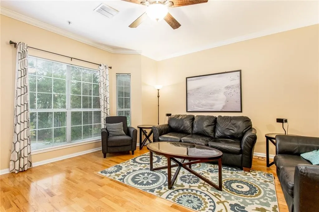 5641 Roswell Road Unit 305, Atlanta, Georgia 30342, 2 Bedrooms Bedrooms, ,2 BathroomsBathrooms,Residential,Sold,5641 Roswell Road Unit 305,6091806