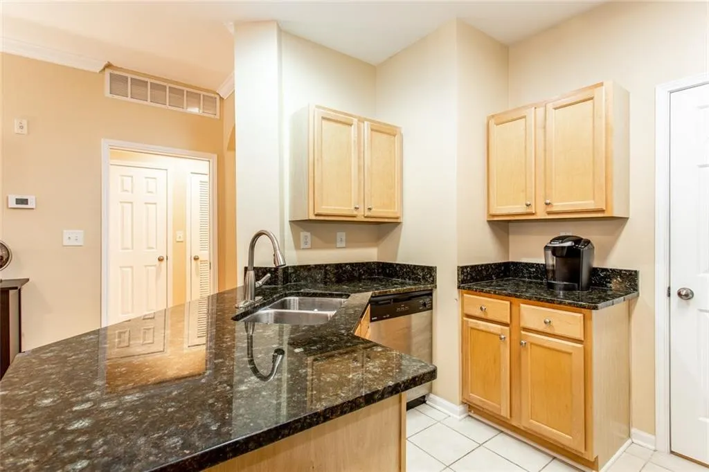 5641 Roswell Road Unit 305, Atlanta, Georgia 30342, 2 Bedrooms Bedrooms, ,2 BathroomsBathrooms,Residential,Sold,5641 Roswell Road Unit 305,6091806
