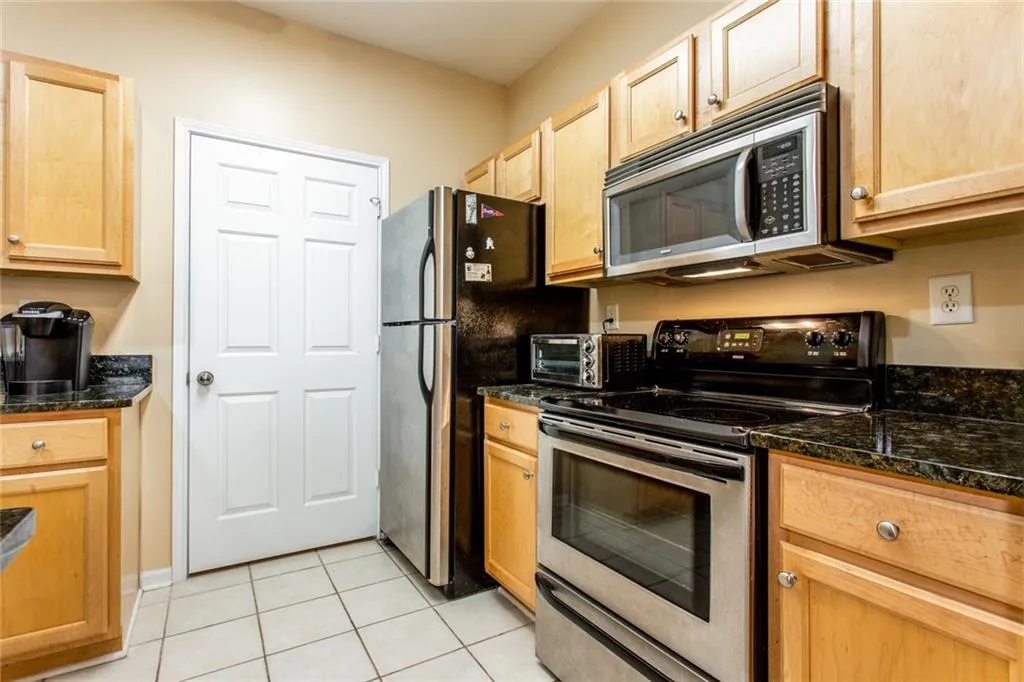 5641 Roswell Road Unit 305, Atlanta, Georgia 30342, 2 Bedrooms Bedrooms, ,2 BathroomsBathrooms,Residential,Sold,5641 Roswell Road Unit 305,6091806
