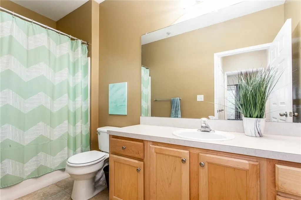 5641 Roswell Road Unit 305, Atlanta, Georgia 30342, 2 Bedrooms Bedrooms, ,2 BathroomsBathrooms,Residential,Sold,5641 Roswell Road Unit 305,6091806