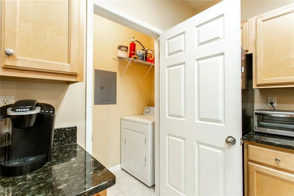 5641 Roswell Road Unit 305, Atlanta, Georgia 30342, 2 Bedrooms Bedrooms, ,2 BathroomsBathrooms,Residential,Sold,5641 Roswell Road Unit 305,6091806
