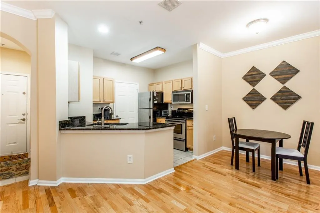 5641 Roswell Road Unit 305, Atlanta, Georgia 30342, 2 Bedrooms Bedrooms, ,2 BathroomsBathrooms,Residential,Sold,5641 Roswell Road Unit 305,6091806