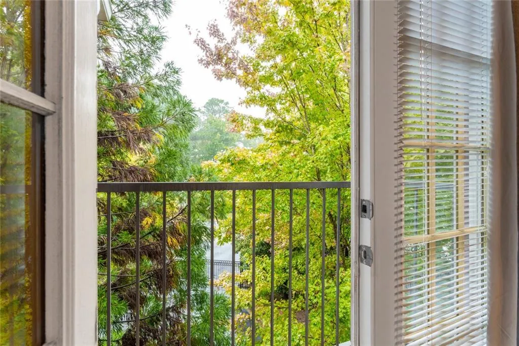 5641 Roswell Road Unit 305, Atlanta, Georgia 30342, 2 Bedrooms Bedrooms, ,2 BathroomsBathrooms,Residential,Sold,5641 Roswell Road Unit 305,6091806