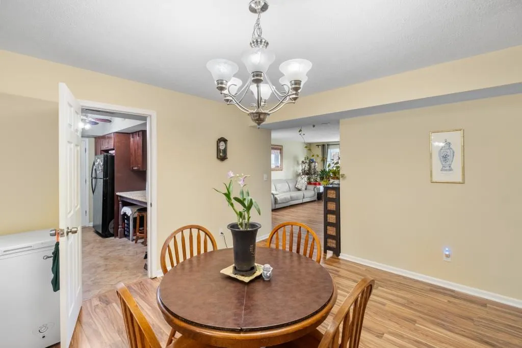 6851 Roswell Road Unit B15, Sandy Springs, Georgia 30328, 3 Bedrooms Bedrooms, ,2 BathroomsBathrooms,Residential,For Sale,6851 Roswell Road Unit B15,7567530