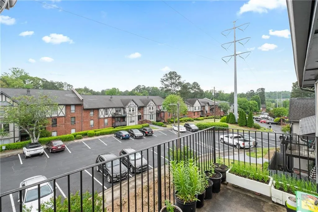 6851 Roswell Road Unit B15, Sandy Springs, Georgia 30328, 3 Bedrooms Bedrooms, ,2 BathroomsBathrooms,Residential,For Sale,6851 Roswell Road Unit B15,7567530