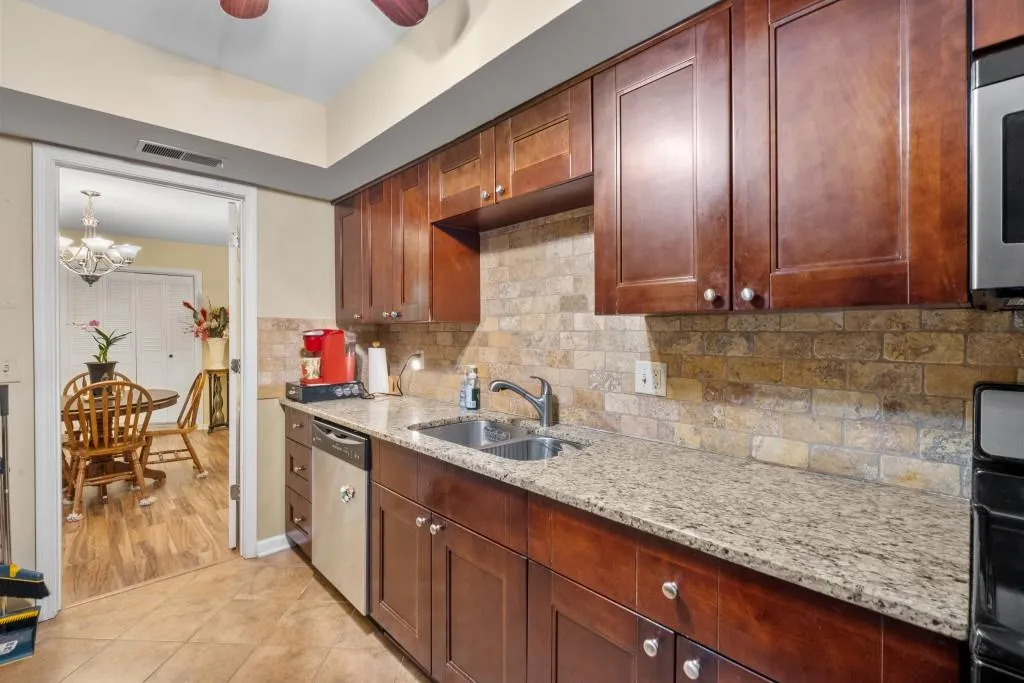 6851 Roswell Road Unit B15, Sandy Springs, Georgia 30328, 3 Bedrooms Bedrooms, ,2 BathroomsBathrooms,Residential,For Sale,6851 Roswell Road Unit B15,7567530