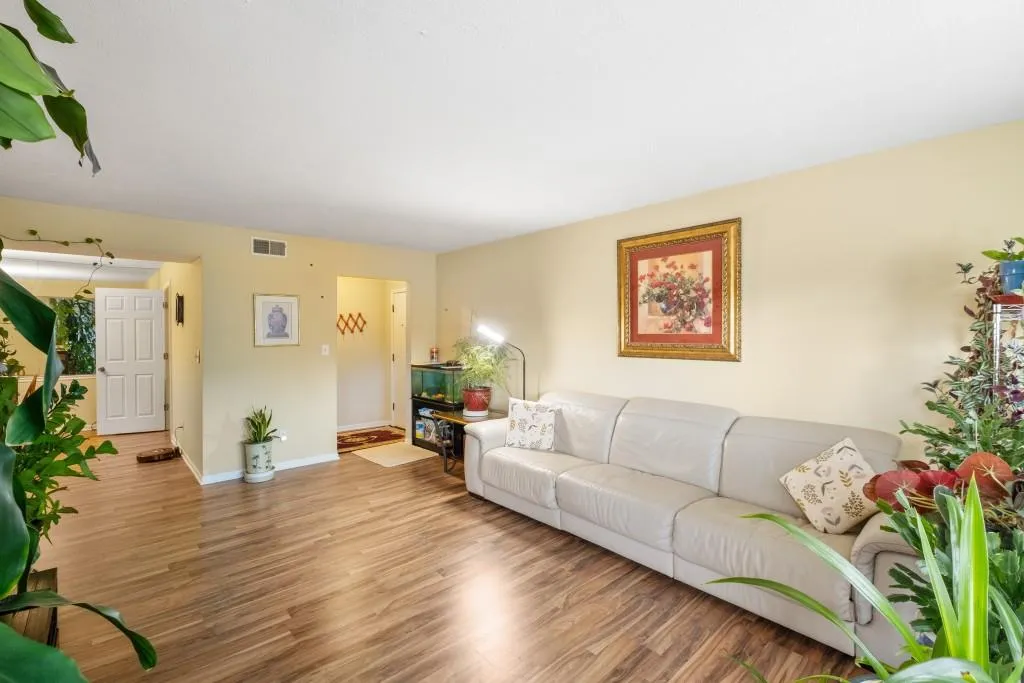 6851 Roswell Road Unit B15, Sandy Springs, Georgia 30328, 3 Bedrooms Bedrooms, ,2 BathroomsBathrooms,Residential,For Sale,6851 Roswell Road Unit B15,7567530
