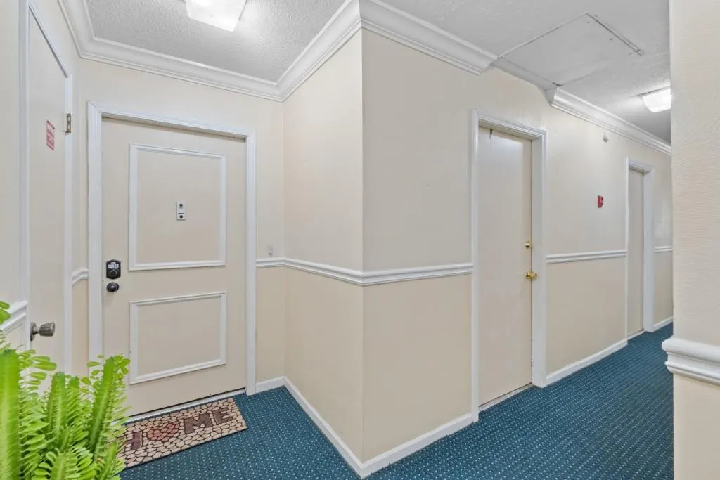 6851 Roswell Road Unit B15, Sandy Springs, Georgia 30328, 3 Bedrooms Bedrooms, ,2 BathroomsBathrooms,Residential,For Sale,6851 Roswell Road Unit B15,7567530