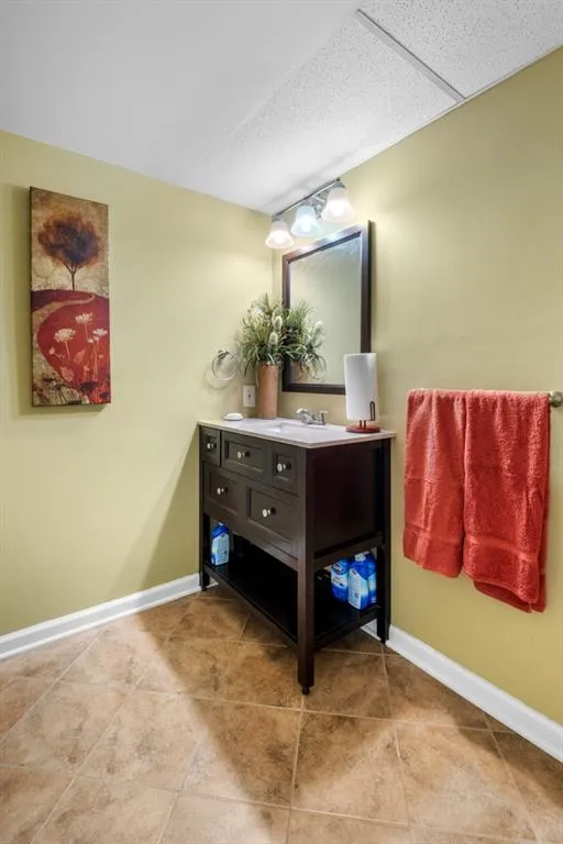 6851 Roswell Road Unit B15, Sandy Springs, Georgia 30328, 3 Bedrooms Bedrooms, ,2 BathroomsBathrooms,Residential,For Sale,6851 Roswell Road Unit B15,7567530