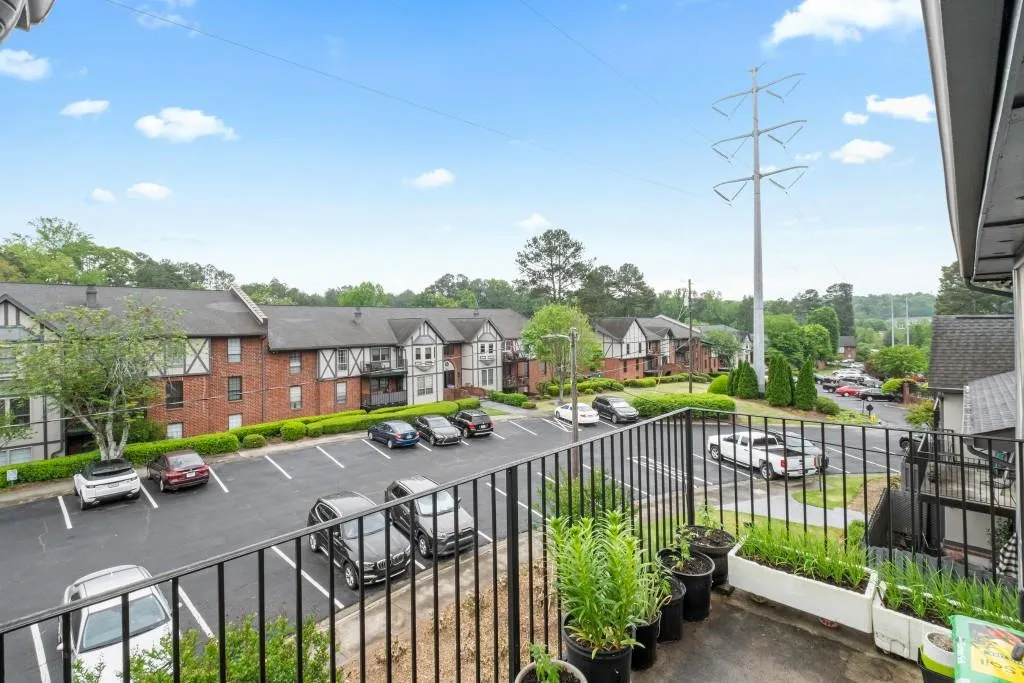 6851 Roswell Road Unit B15, Sandy Springs, Georgia 30328, 3 Bedrooms Bedrooms, ,2 BathroomsBathrooms,Residential,For Sale,6851 Roswell Road Unit B15,7567530