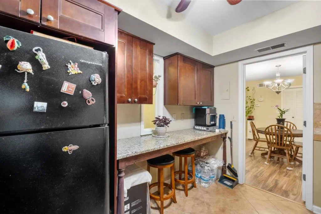 6851 Roswell Road Unit B15, Sandy Springs, Georgia 30328, 3 Bedrooms Bedrooms, ,2 BathroomsBathrooms,Residential,For Sale,6851 Roswell Road Unit B15,7567530
