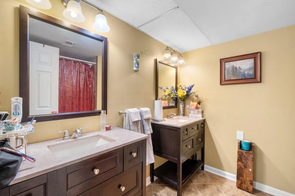 6851 Roswell Road Unit B15, Sandy Springs, Georgia 30328, 3 Bedrooms Bedrooms, ,2 BathroomsBathrooms,Residential,For Sale,6851 Roswell Road Unit B15,7567530