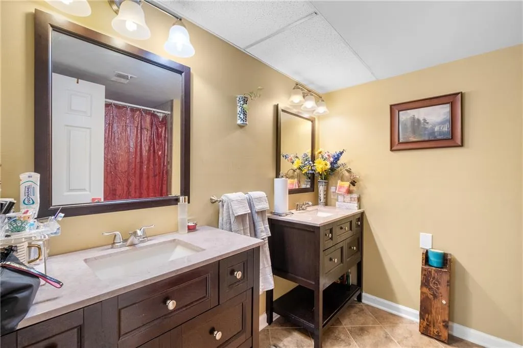 6851 Roswell Road Unit B15, Sandy Springs, Georgia 30328, 3 Bedrooms Bedrooms, ,2 BathroomsBathrooms,Residential,For Sale,6851 Roswell Road Unit B15,7567530