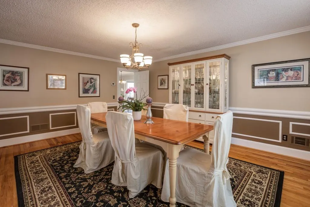 500 Spalding Hills Court, Sandy Springs, Georgia 30350, 6 Bedrooms Bedrooms, ,5 BathroomsBathrooms,Residential,Sold,500 Spalding Hills Court,6511525