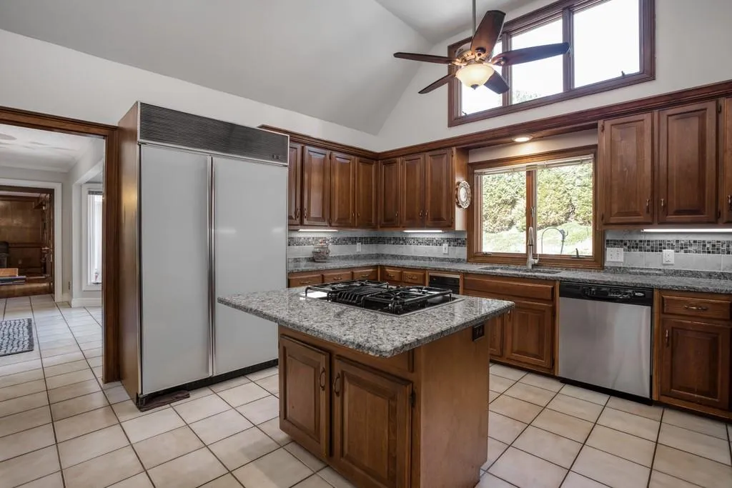 500 Spalding Hills Court, Sandy Springs, Georgia 30350, 6 Bedrooms Bedrooms, ,5 BathroomsBathrooms,Residential,Sold,500 Spalding Hills Court,6511525