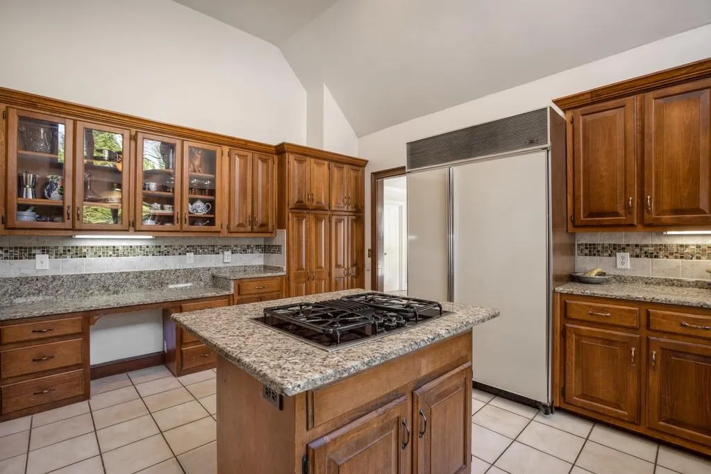 500 Spalding Hills Court, Sandy Springs, Georgia 30350, 6 Bedrooms Bedrooms, ,5 BathroomsBathrooms,Residential,Sold,500 Spalding Hills Court,6511525