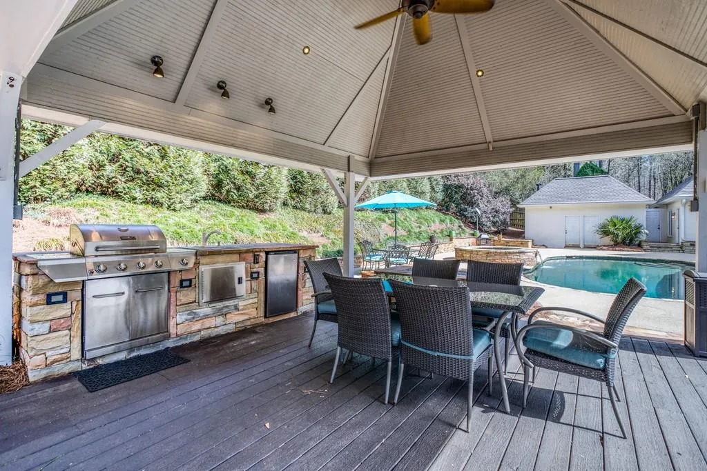 500 Spalding Hills Court, Sandy Springs, Georgia 30350, 6 Bedrooms Bedrooms, ,5 BathroomsBathrooms,Residential,Sold,500 Spalding Hills Court,6511525