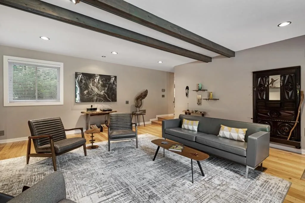 395 W Spalding Drive, Atlanta, Georgia 30328, 3 Bedrooms Bedrooms, ,2 BathroomsBathrooms,Residential,Sold,395 W Spalding Drive,7446302