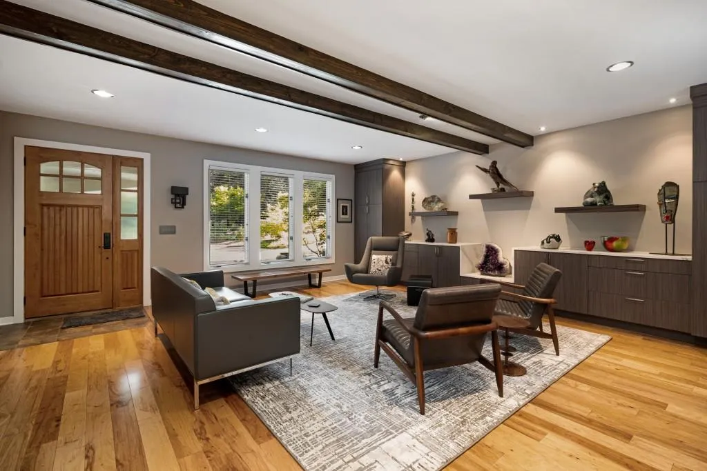 395 W Spalding Drive, Atlanta, Georgia 30328, 3 Bedrooms Bedrooms, ,2 BathroomsBathrooms,Residential,Sold,395 W Spalding Drive,7446302