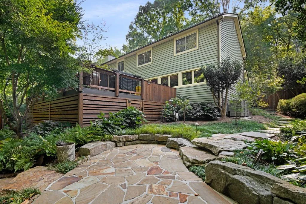 395 W Spalding Drive, Atlanta, Georgia 30328, 3 Bedrooms Bedrooms, ,2 BathroomsBathrooms,Residential,Sold,395 W Spalding Drive,7446302