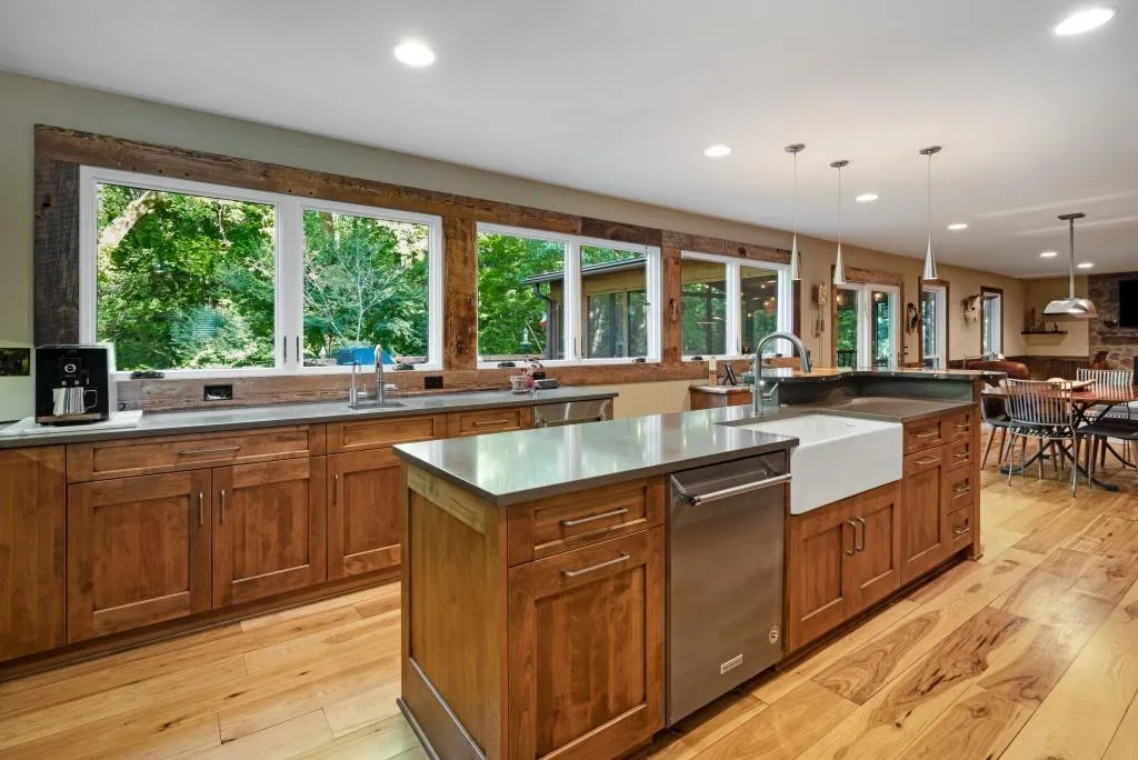 395 W Spalding Drive, Atlanta, Georgia 30328, 3 Bedrooms Bedrooms, ,2 BathroomsBathrooms,Residential,Sold,395 W Spalding Drive,7446302