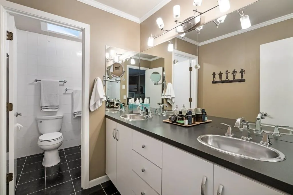 395 W Spalding Drive, Atlanta, Georgia 30328, 3 Bedrooms Bedrooms, ,2 BathroomsBathrooms,Residential,Sold,395 W Spalding Drive,7446302