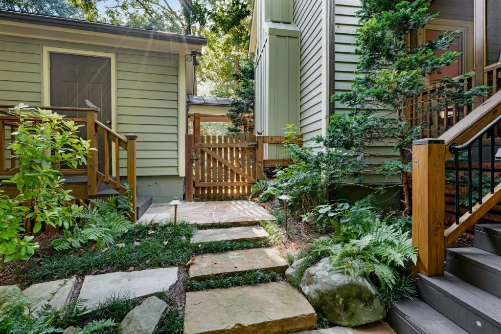 395 W Spalding Drive, Atlanta, Georgia 30328, 3 Bedrooms Bedrooms, ,2 BathroomsBathrooms,Residential,Sold,395 W Spalding Drive,7446302