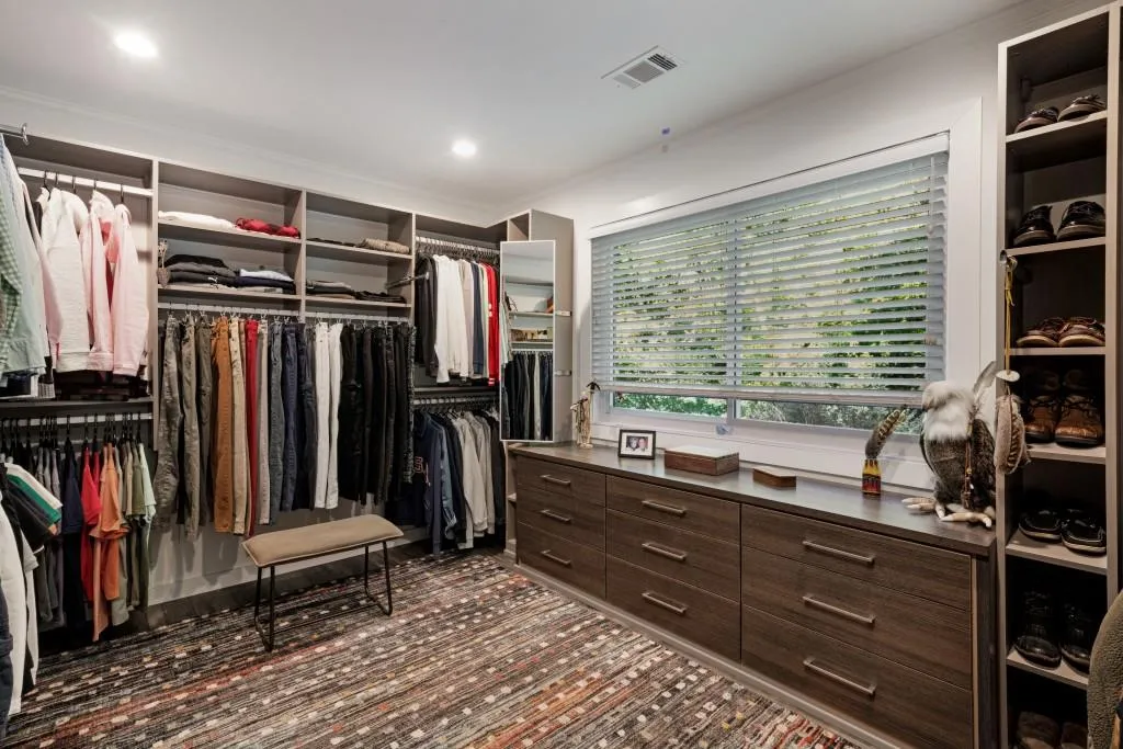 395 W Spalding Drive, Atlanta, Georgia 30328, 3 Bedrooms Bedrooms, ,2 BathroomsBathrooms,Residential,Sold,395 W Spalding Drive,7446302