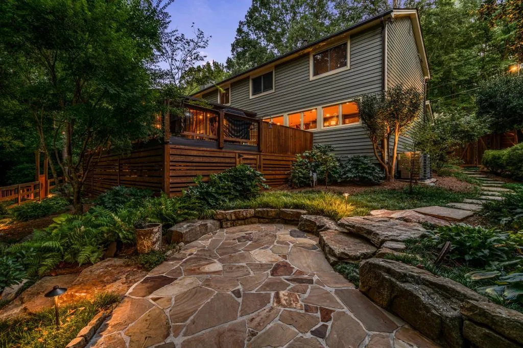 395 W Spalding Drive, Atlanta, Georgia 30328, 3 Bedrooms Bedrooms, ,2 BathroomsBathrooms,Residential,Sold,395 W Spalding Drive,7446302