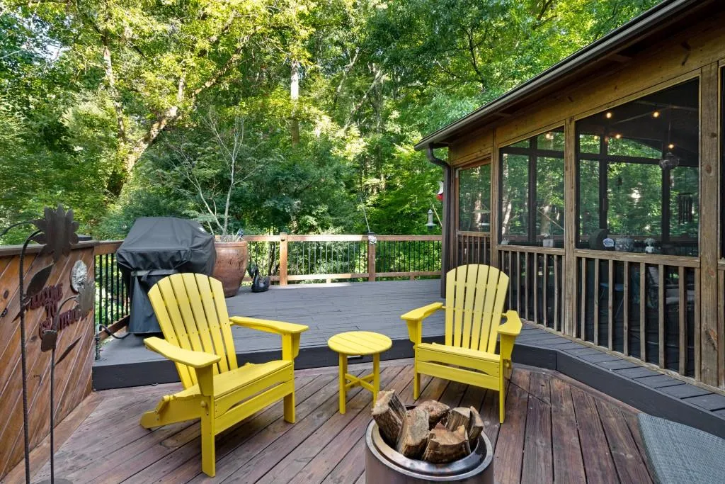 395 W Spalding Drive, Atlanta, Georgia 30328, 3 Bedrooms Bedrooms, ,2 BathroomsBathrooms,Residential,Sold,395 W Spalding Drive,7446302