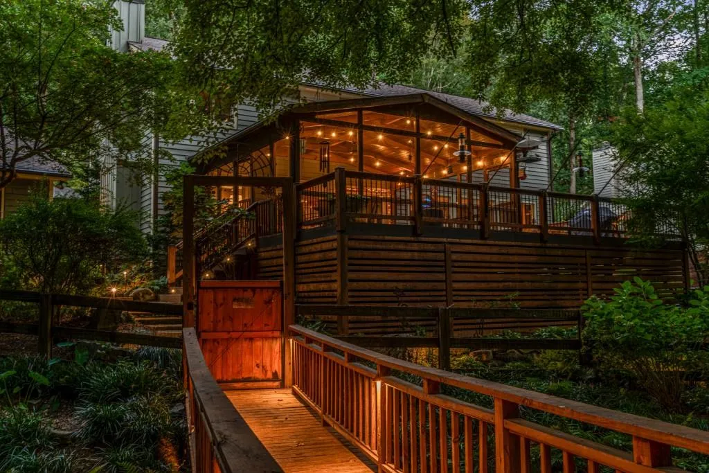 395 W Spalding Drive, Atlanta, Georgia 30328, 3 Bedrooms Bedrooms, ,2 BathroomsBathrooms,Residential,Sold,395 W Spalding Drive,7446302