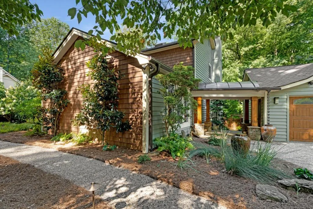 395 W Spalding Drive, Atlanta, Georgia 30328, 3 Bedrooms Bedrooms, ,2 BathroomsBathrooms,Residential,Sold,395 W Spalding Drive,7446302