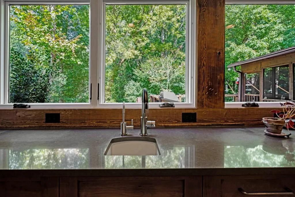 395 W Spalding Drive, Atlanta, Georgia 30328, 3 Bedrooms Bedrooms, ,2 BathroomsBathrooms,Residential,Sold,395 W Spalding Drive,7446302