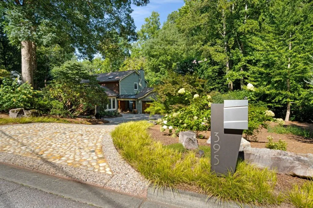 395 W Spalding Drive, Atlanta, Georgia 30328, 3 Bedrooms Bedrooms, ,2 BathroomsBathrooms,Residential,Sold,395 W Spalding Drive,7446302