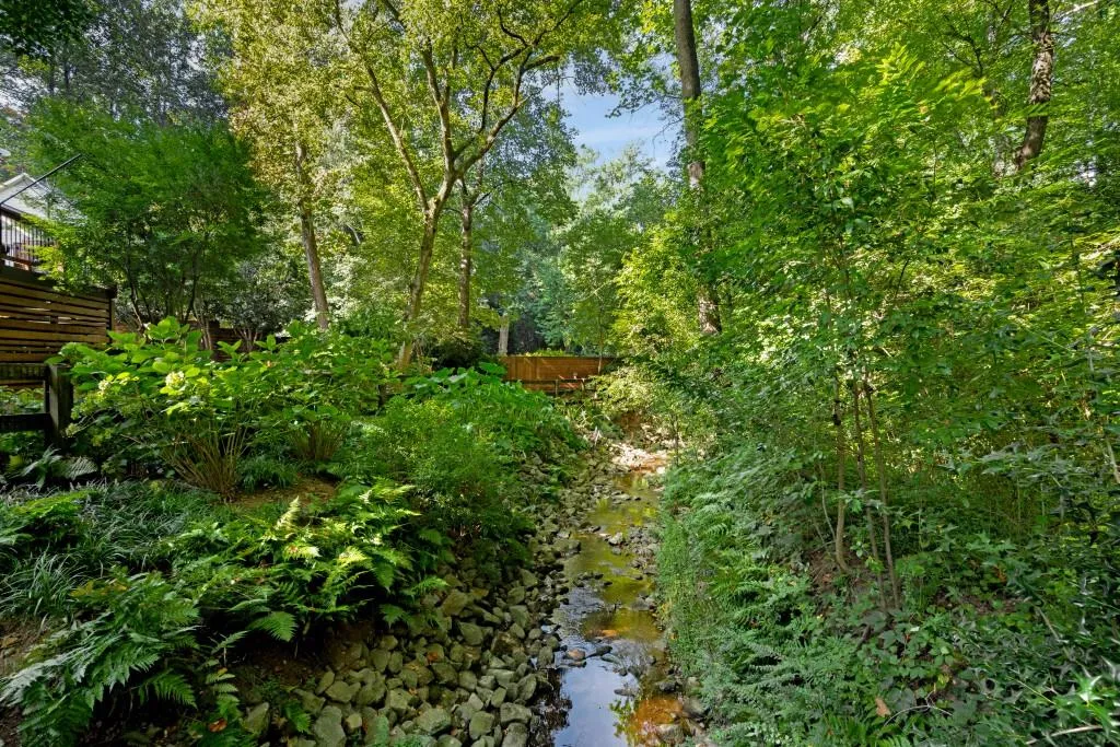 395 W Spalding Drive, Atlanta, Georgia 30328, 3 Bedrooms Bedrooms, ,2 BathroomsBathrooms,Residential,Sold,395 W Spalding Drive,7446302