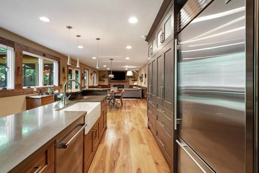 395 W Spalding Drive, Atlanta, Georgia 30328, 3 Bedrooms Bedrooms, ,2 BathroomsBathrooms,Residential,Sold,395 W Spalding Drive,7446302