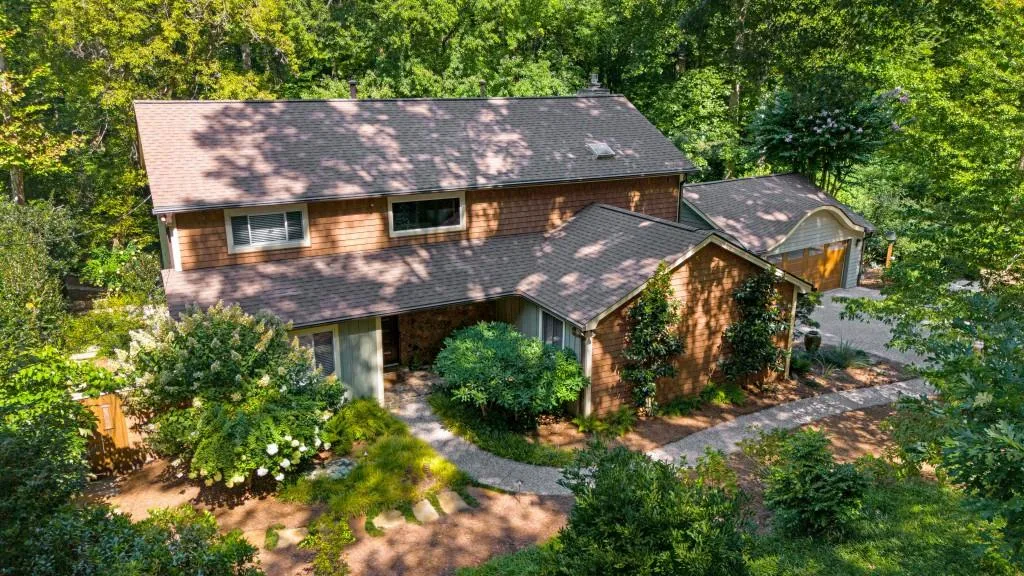 395 W Spalding Drive, Atlanta, Georgia 30328, 3 Bedrooms Bedrooms, ,2 BathroomsBathrooms,Residential,Sold,395 W Spalding Drive,7446302